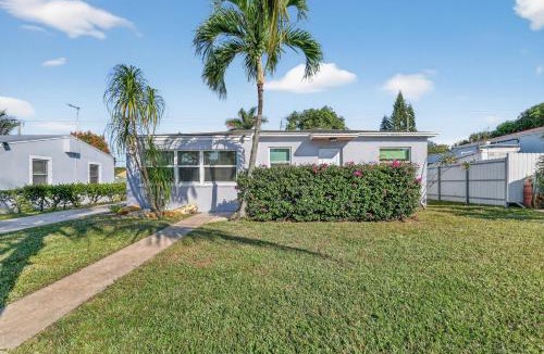 Poiciana Park II House | Minutes to Beach Dog Friendly BBQ Patio