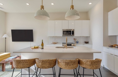 McFerrin Park House | Minutes to Broadway | Chic Newly Built 4BDR w/Balcony | 98 Degrees by AvantStay