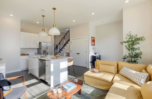 McFerrin Park House | Minutes to Broadway | Chic Newly Built 4BDR w/Balcony | 98 Degrees by AvantStay