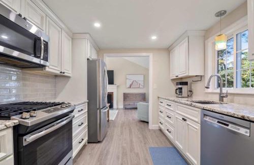 Centerville House | Minutes to Craigville Beach Private Patio and Backyard