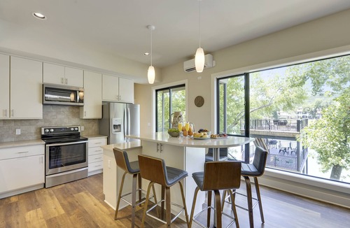 Rio Robles House | Minutes to Downtown Austin: Peaceful Waterfront Retreat with City Access Nearby