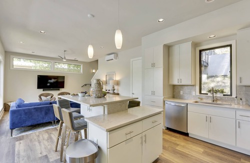 Rio Robles House | Minutes to Downtown Austin: Peaceful Waterfront Retreat with City Access Nearby