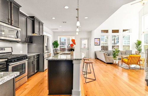 Montopolis House | Minutes to Downtown + Rainey St, Private Yard - Maxwell Manor - GuestSpaces