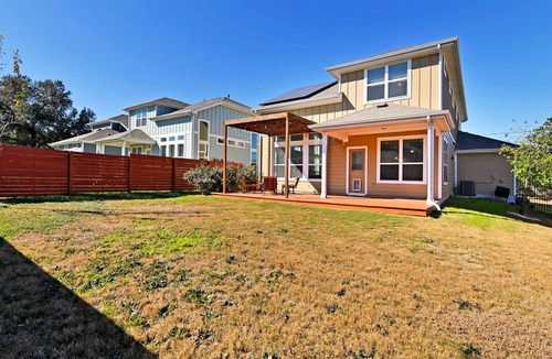 Montopolis House | Minutes to Downtown + Rainey St, Private Yard - Maxwell Manor - GuestSpaces