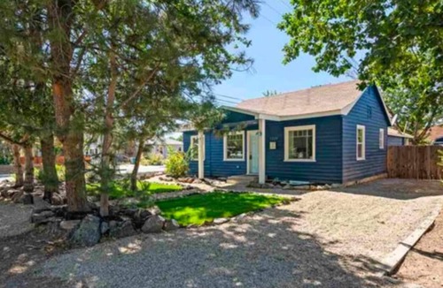 Depot Bench House | Minutes to Downtown! Spacious, quiet and CLEAN!