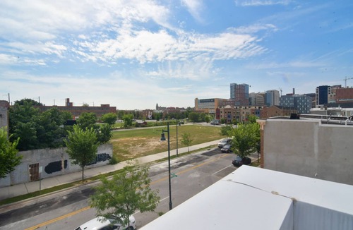 Downtown Baltimore House | Minutes to Downtown & Waterfronts with rooftop deck!