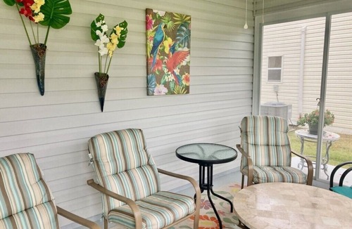 Duval House | Minutes to entertainment, activities and more!