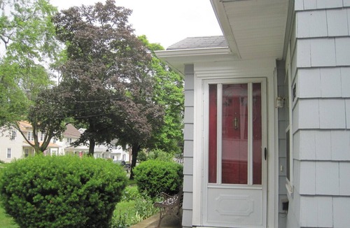 Niagara Falls House | Minutes to Niagara Falls State Park