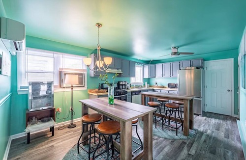 Rehoboth Beach Hotel | Minutes to Rehoboth Boardwalk | Kitchen & Private Parking