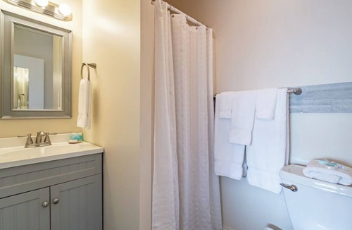 Rehoboth Beach Hotel | Minutes to Rehoboth Boardwalk | Kitchen & Private Parking