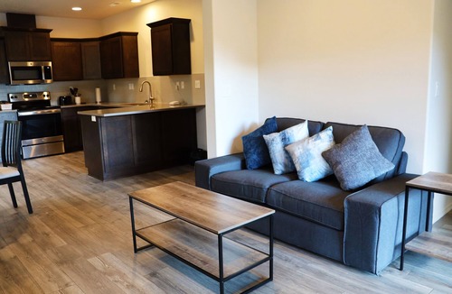 Butler House | Minutes to Spirit Mountain Casino, HWY 22 & HWY 18-nSleeps 6 - 3 rooms - 3 bath