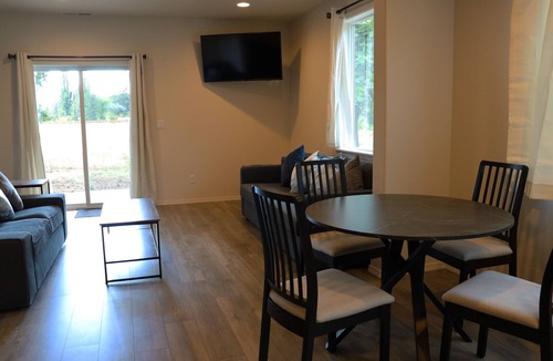 Butler House | Minutes to Spirit Mountain Casino, HWY 22 & HWY 18-nSleeps 6 - 3 rooms - 3 bath