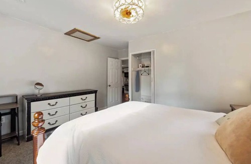 Maryland Heights House | Minutes to St. Louis Music Park, Hollywood Amphitheater and Creve Couer Lake
