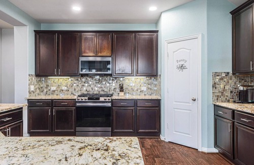 Round Rock House | Minutes to Two Step Inn | Modern 4BR + Parking