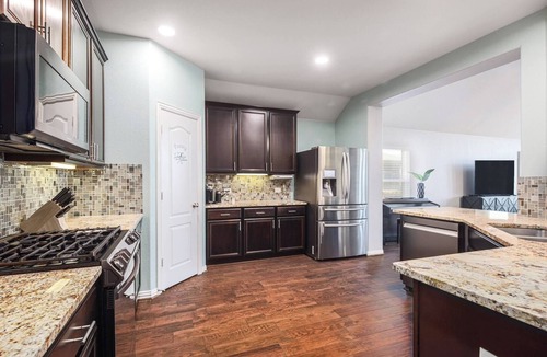 Round Rock House | Minutes to Two Step Inn | Modern 4BR + Parking