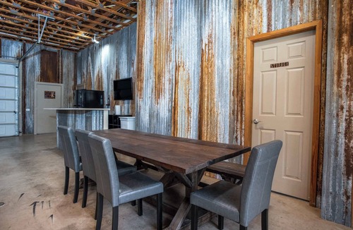 Fredericksburg House | Minutes to Wineries, King Beds, Game Room, Kitchen