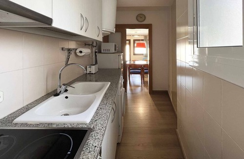 Tossa de Mar Apartment | Miquel 2 – Apartment with Parking, Wi-Fi and A/C