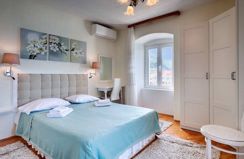 Komiza Hotel | Mira Sea Front Guesthouse