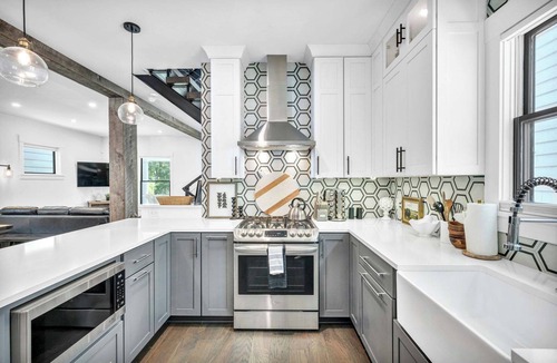 Detroit - Shoreway House | Miracle 54th | Pickleball + Sauna + Hot Tub Estate