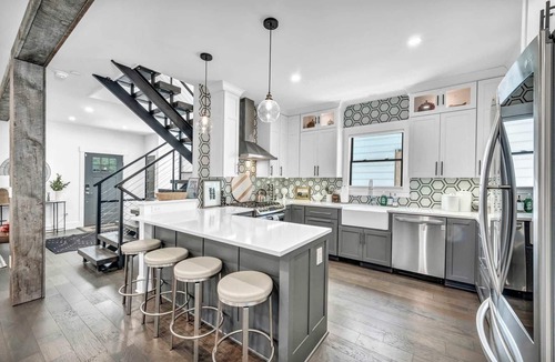 Detroit - Shoreway House | Miracle 54th | Pickleball + Sauna + Hot Tub Estate