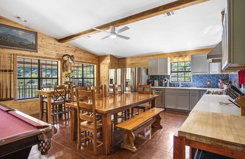 Leakey Cabin | Miracle Springs Ranch Lodge