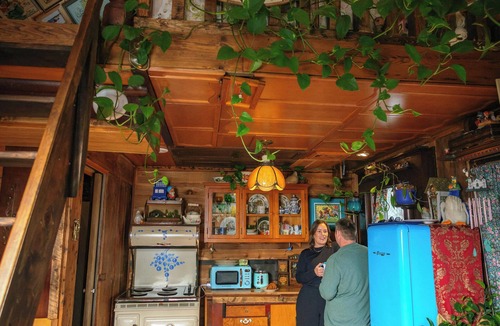 Belfast Cabin | Miracles on Polly- Memory Lane Cabin