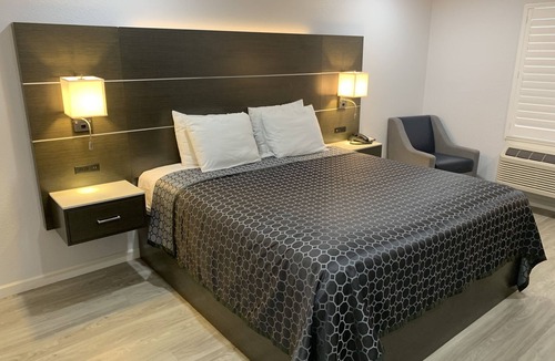 Parkside Hotel | Mirage Inn and Suites