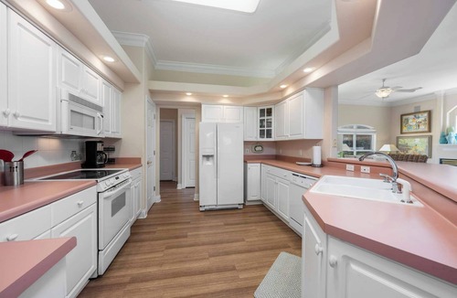 Avalon Beach Estates House | Miramar Beach Home | Walk to Private Beach