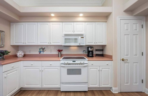 Avalon Beach Estates House | Miramar Beach Home | Walk to Private Beach