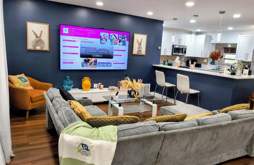 Miramar House | Miramar Game Room Home Arcade · King Bed 15 Min to Beach