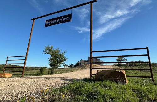 Johnson City House | Miranda In The Hill Country - Hacienda Amor