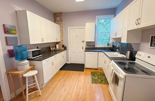 Brandon House | Miranda's Place - 3 Bedroom with Hot Tub