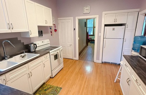 Brandon House | Miranda's Place - 3 Bedroom with Hot Tub