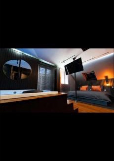 Epone Apartment | Mirava room