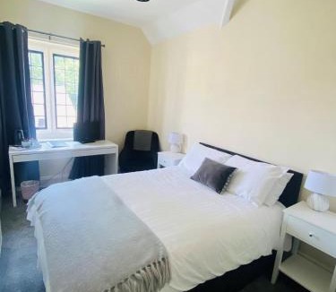 Robert Town Bed & Breakfast | Mirfield Monastery B&B