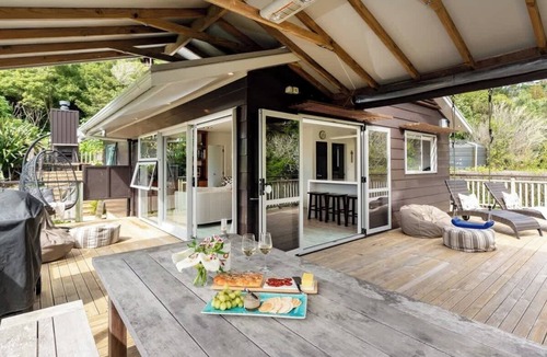 Palm Beach Apartment | Miro Magic - Steps to Palm Beach