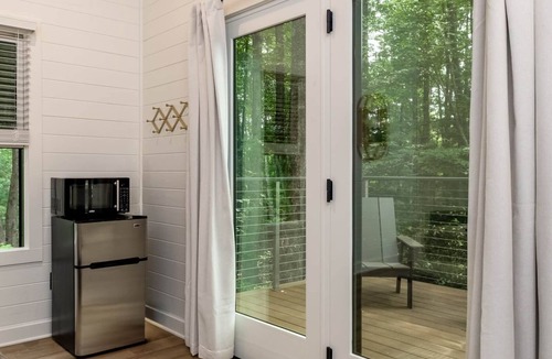 Balsam Grove Cabin | Mirror Cabin - Looking Glass