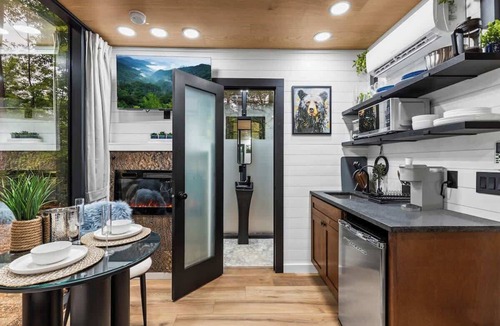 Caton Cabin | Mirror Cabin-Private-Hot Tub-FirePit-Luxury
