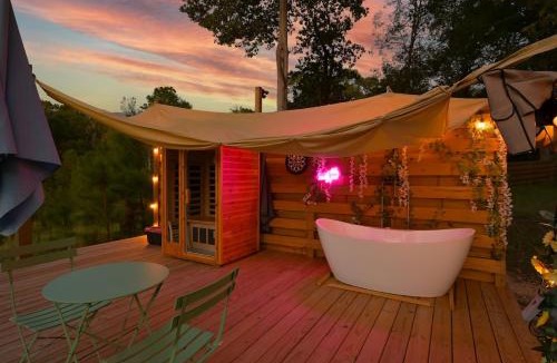 Coldspring House | Mirror Cabin & Sauna In A Forest