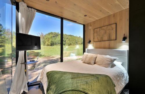 Coldspring House | Mirror Cabin & Sauna In A Forest