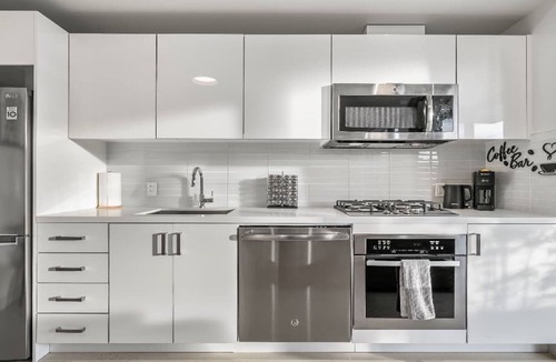 Connaught Condo | Miso 2 BD - Skyline View, Patio, Gym, Pool & AC