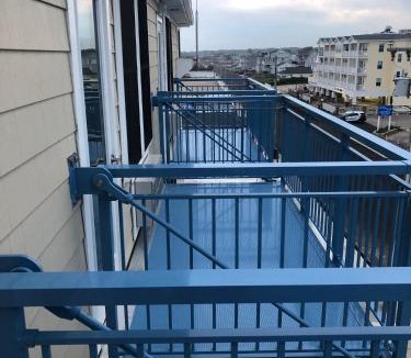 Misquamicut Hotel | Misquamicut Beach Front Inn