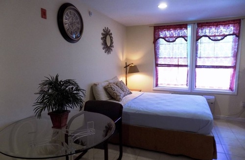 Misquamicut Hotel | Misquamicut Beach Front Inn