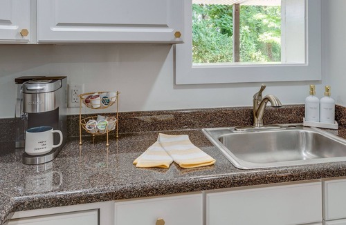 Eighth Avenue Apartment | Miss You in the Morning : Private Suite