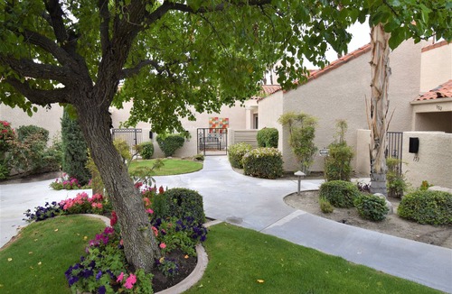 Rancho Mirage Condo | Mission Hills CC 1640 sf remodeled Tennis Villa, 3 bd w/2 masters on 17th green