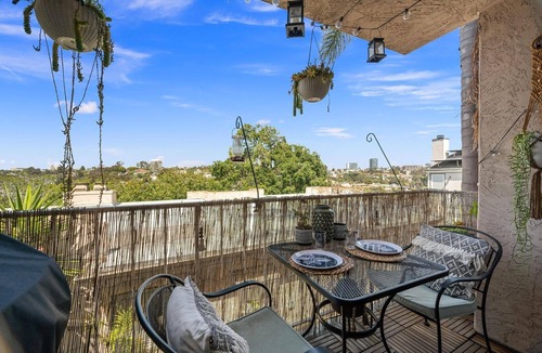 Middletown House | Mission Hills Dream | BBQ, Patios, AC, Parking