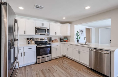 Glendale House | Mission Masia | Near Stadium | Pool | BBQ | Games