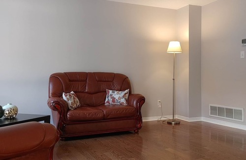 Mississauga House | Mississauga Det 3 BR for Relocation/Longer Vacay