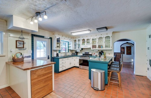 Saint Mary House | Missouri Castle w/Private Lake, Pool & 100 Acres!