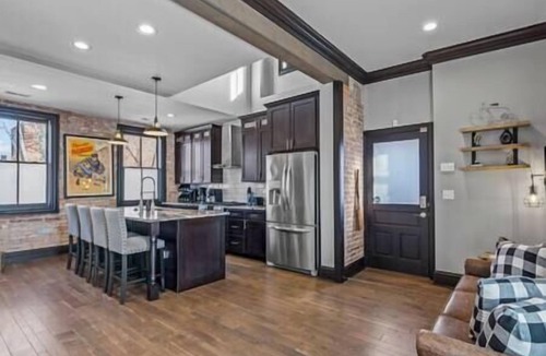 Compton Heights Apartment | Missouri · Homey Historic Elegance